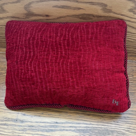 Holiday throw pillow with decorative holly berries. 9-1/2 x 13. - Picture 4 of 4